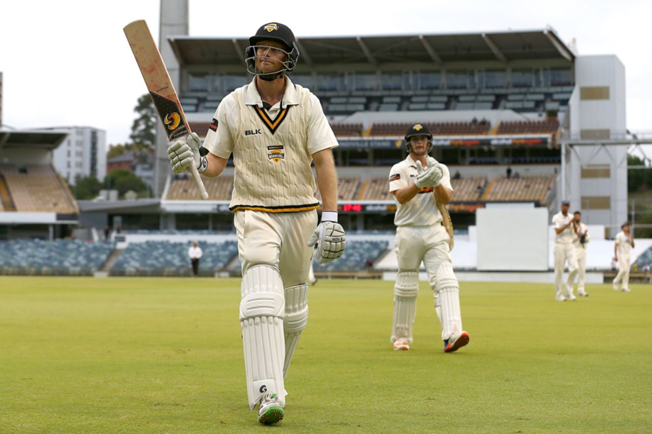 Adam Voges acknowledges the spectators as he walks off after declaring, Western Australia v New South Wales, Sheffield Shield 2016-17, 3rd day, Perth, March 18, 2017