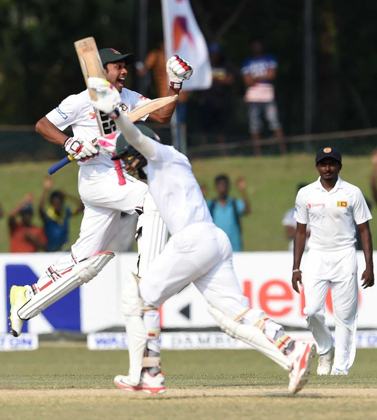 Mehedi Hasan scored the winning runs, Sri Lanka v Bangladesh, 2nd Test, Colombo, 5th day, March 19, 2017