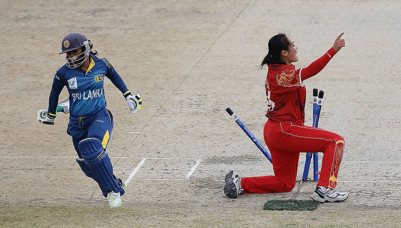 Yu Miao appeals for the wicket of Eshani Lokusuriyage, China v Sri Lanka, Asian Games Women's Cricket Competition, 3rd place playoff, Incheon, September 26, 2014