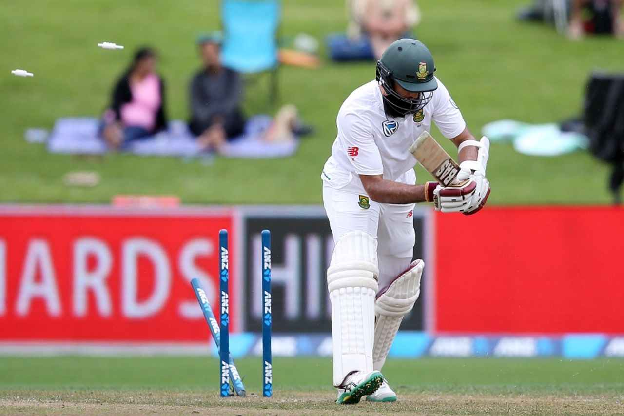 Hashim Amla was bowled playing around a straight ball, New Zealand v South Africa, 3rd Test, Hamilton, 1st day, March 25, 2017