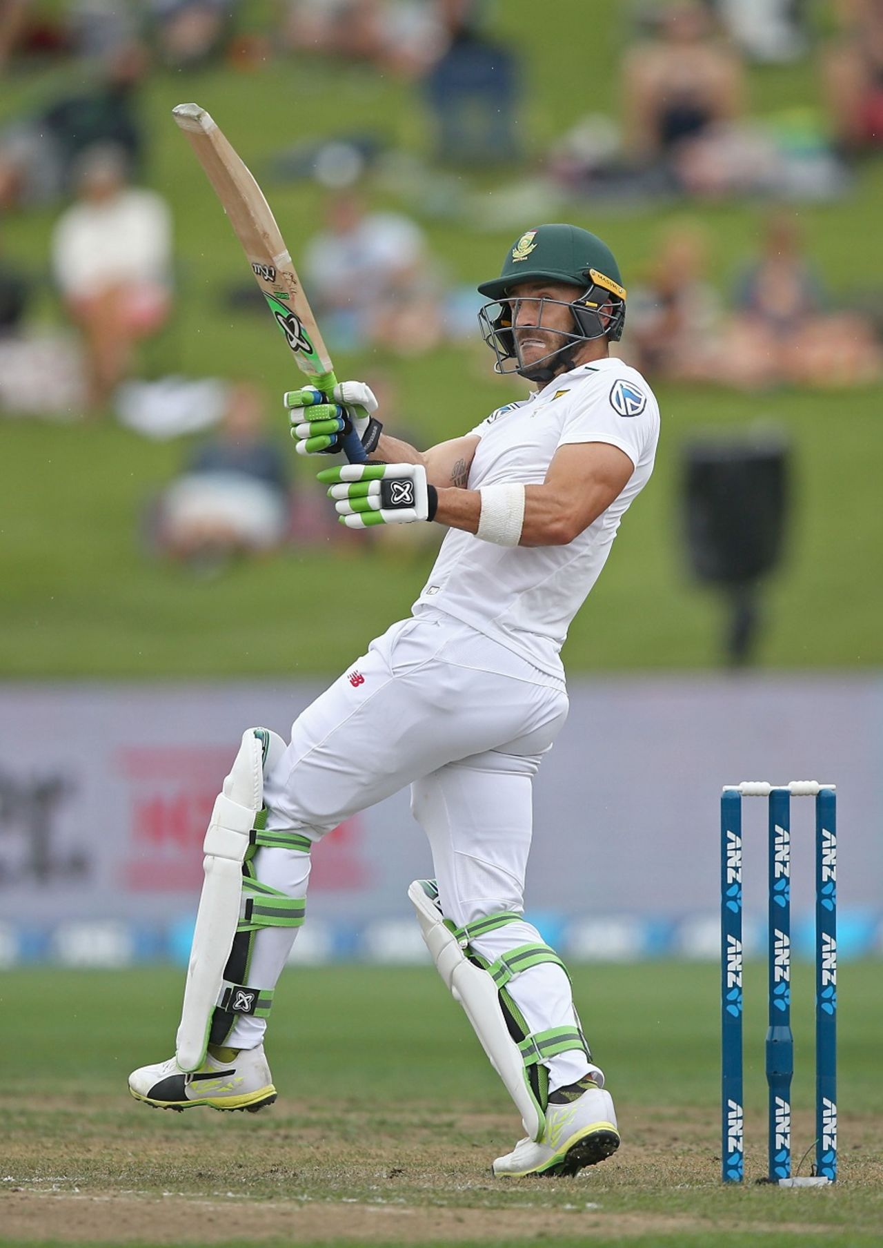 Faf du Plessis swivels after pulling the ball, New Zealand v South Africa, 3rd Test, Hamilton, 1st day, March 25, 2017