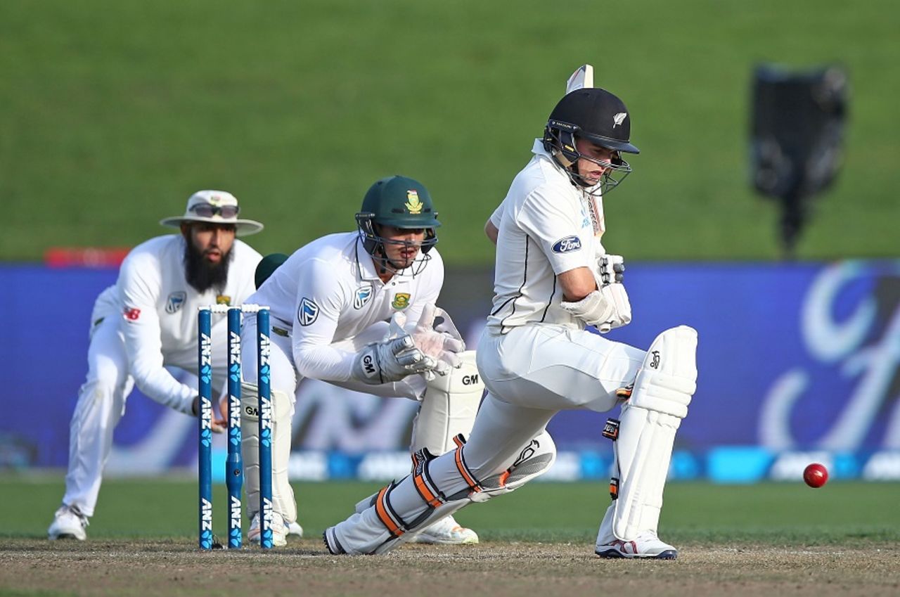 Tom Latham pads one away, New Zealand v South Africa, 3rd Test, Hamilton, 2nd day, March 26, 2017