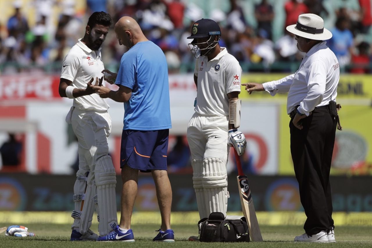 KL Rahul receives medical attention, India v Australia, 4th Test, Dharamsala, 2nd day, March 26, 2017