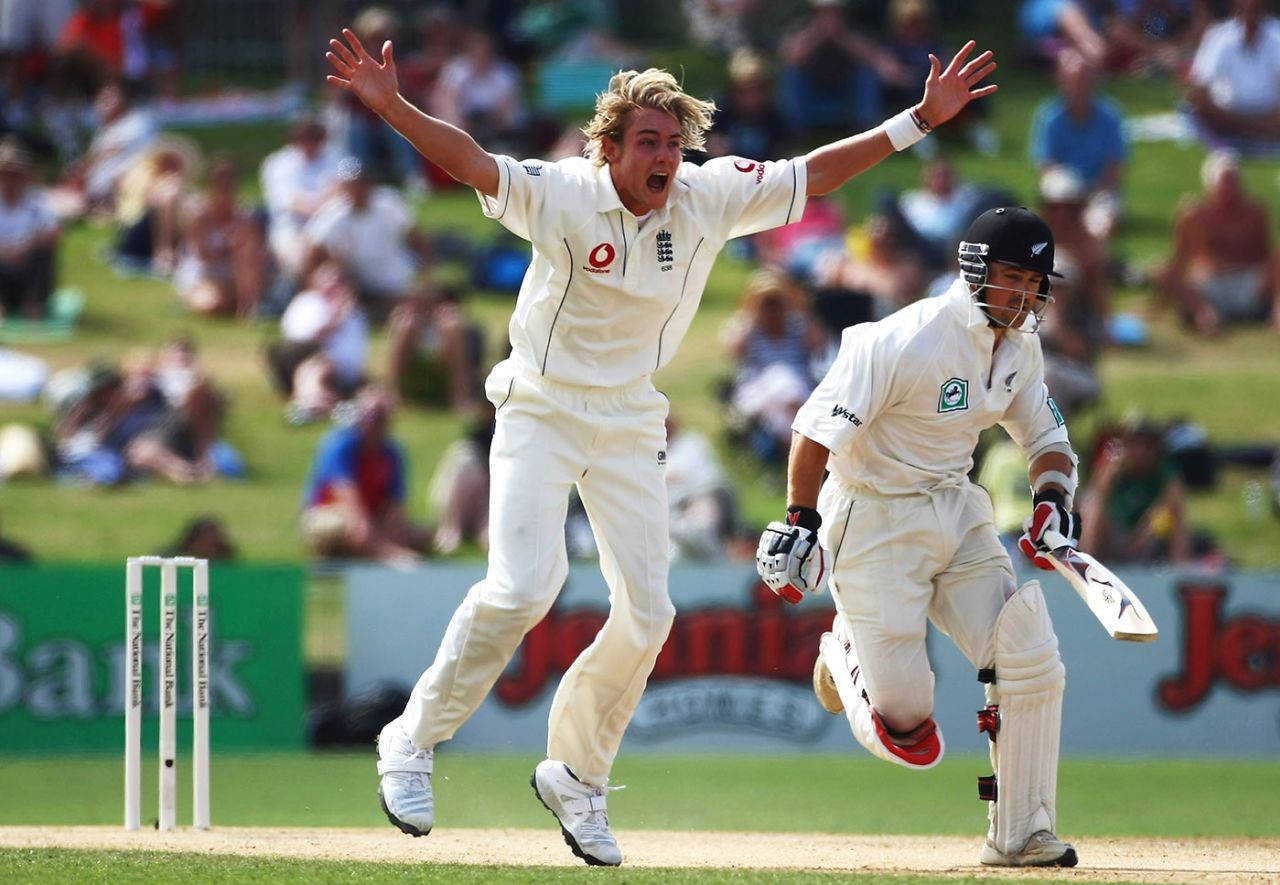 Stuart Broad appeals for Matthew Bell's wicket, New Zealand v England, 3rd Test, Napier, March 25, 2008