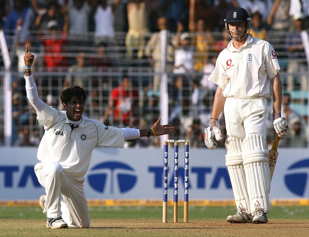 Sreesanth appeals for Shaun Udal's wicket, India v England, 3rd Test, Mumbai, 2nd day, March 20, 2006