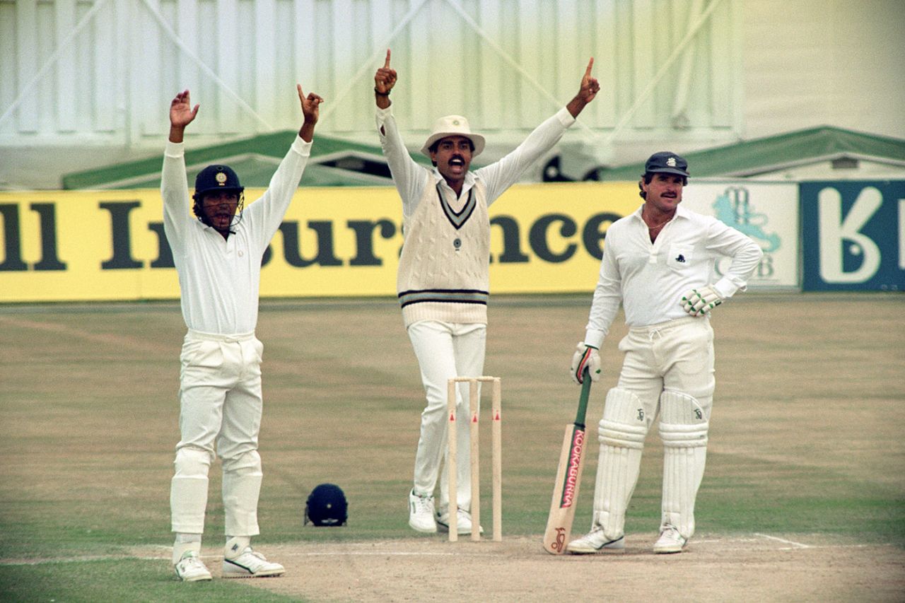 Allan Lamb looks unimpressed with Sanjay Manjrekar and Dilip Vengsarkar's appealing, England v India, 2nd Test, Old Trafford, 4th day, August 13, 1990