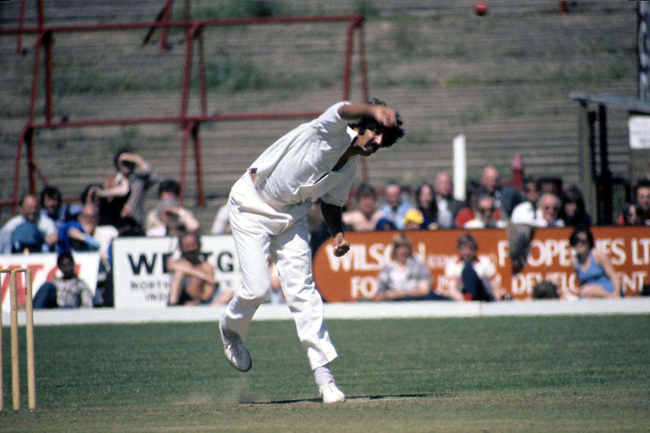 Sarfraz Nawaz delivers the ball, Northamptonshire v Kent, Benson & Hedges Cup semi-final, Northampton, June 22, 1977
