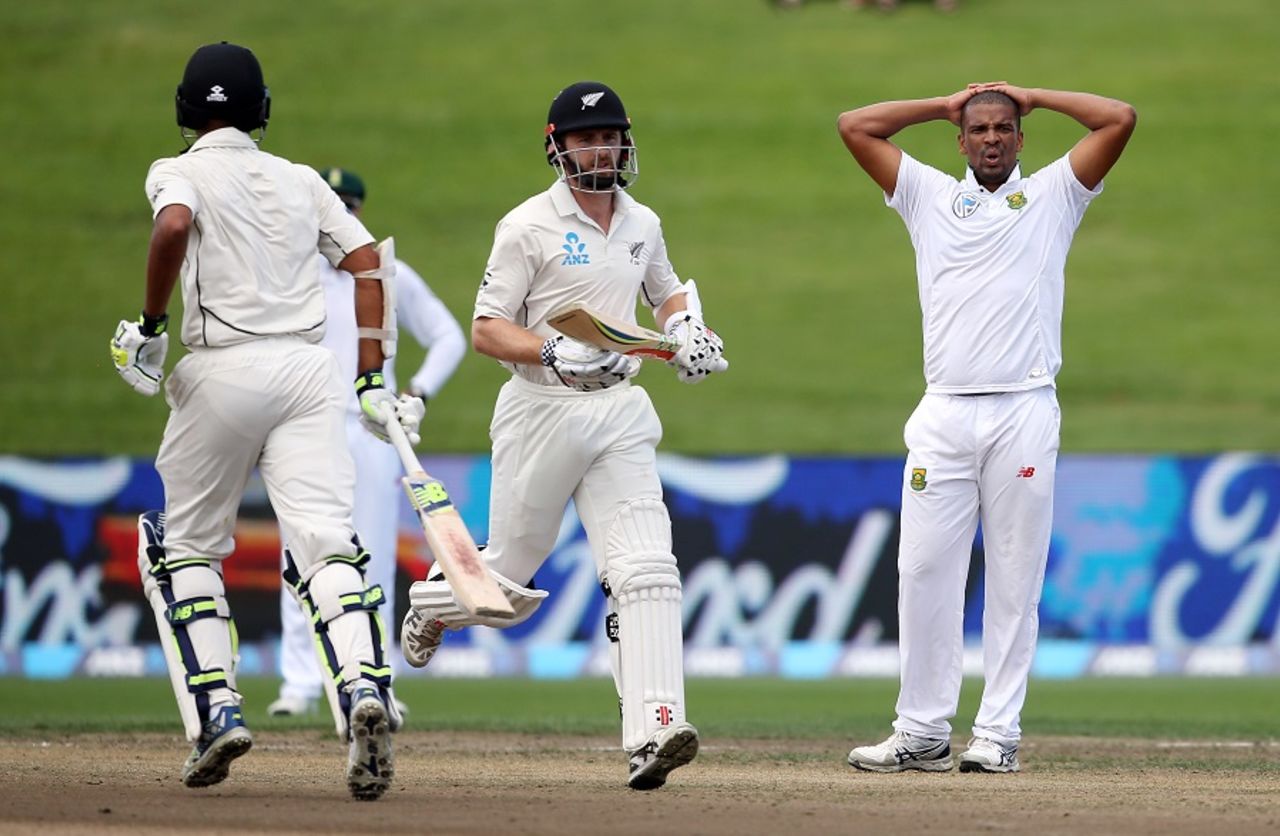 Kane Williamson and Jeet Raval put on a second-wicket stand of 190, New Zealand v South Africa, 3rd Test, Hamilton, 3rd day, March 27, 2017