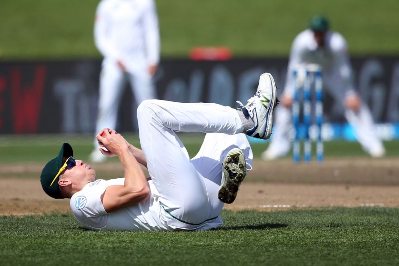 Morne Morkel tumbles down as he fields, New Zealand v South Africa, 3rd Test, Hamilton, 3rd day, March 27, 2017