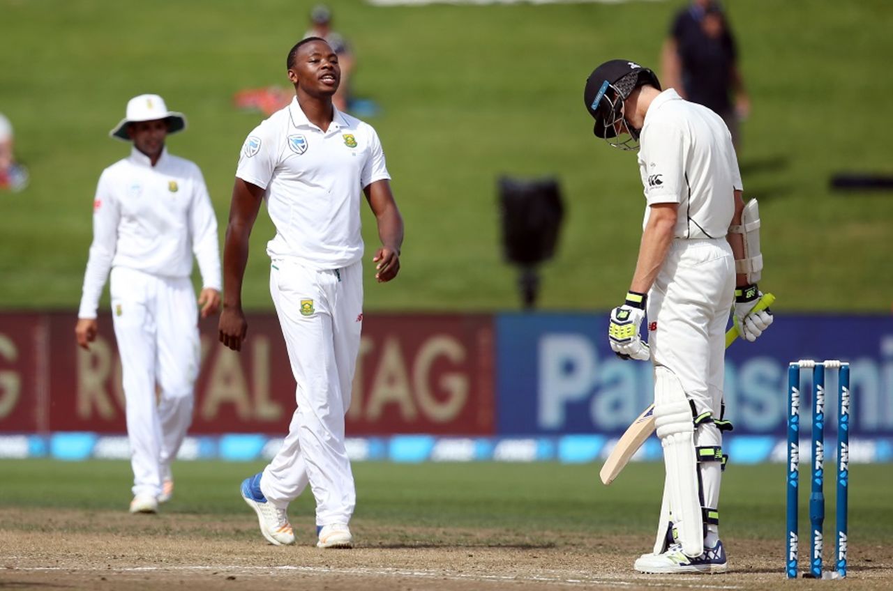 Kagiso Rabada removed Mitchell Santner off the last ball before lunch, New Zealand v South Africa, 3rd Test, Hamilton, 4th day, March 28, 2017