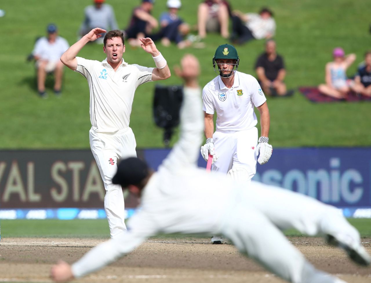 Matt Henry reacts after drawing an edge, New Zealand v South Africa, 3rd Test, Hamilton, 4th day, March 28, 2017