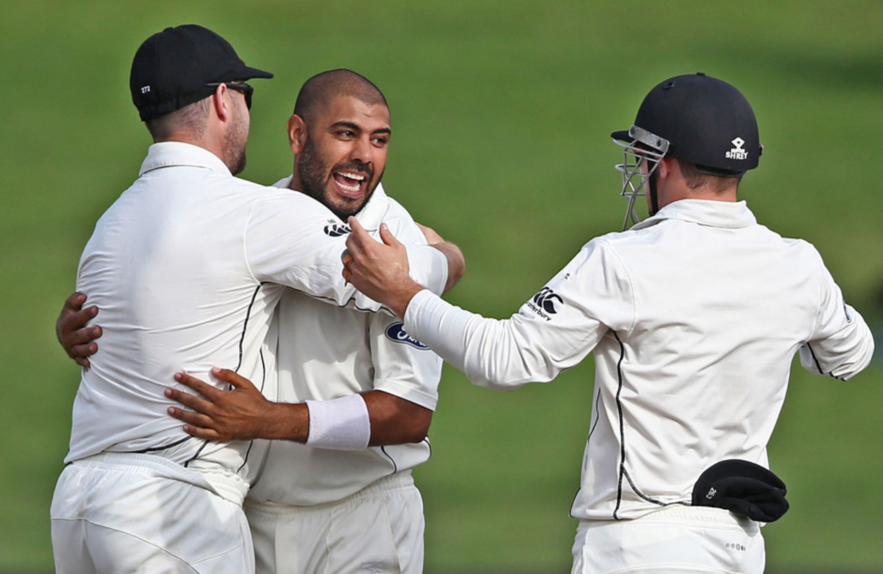 Jeetan Patel celebrates a wicket with his team-mates, New Zealand v South Africa, 3rd Test, Hamilton, 4th day, March 28, 2017
