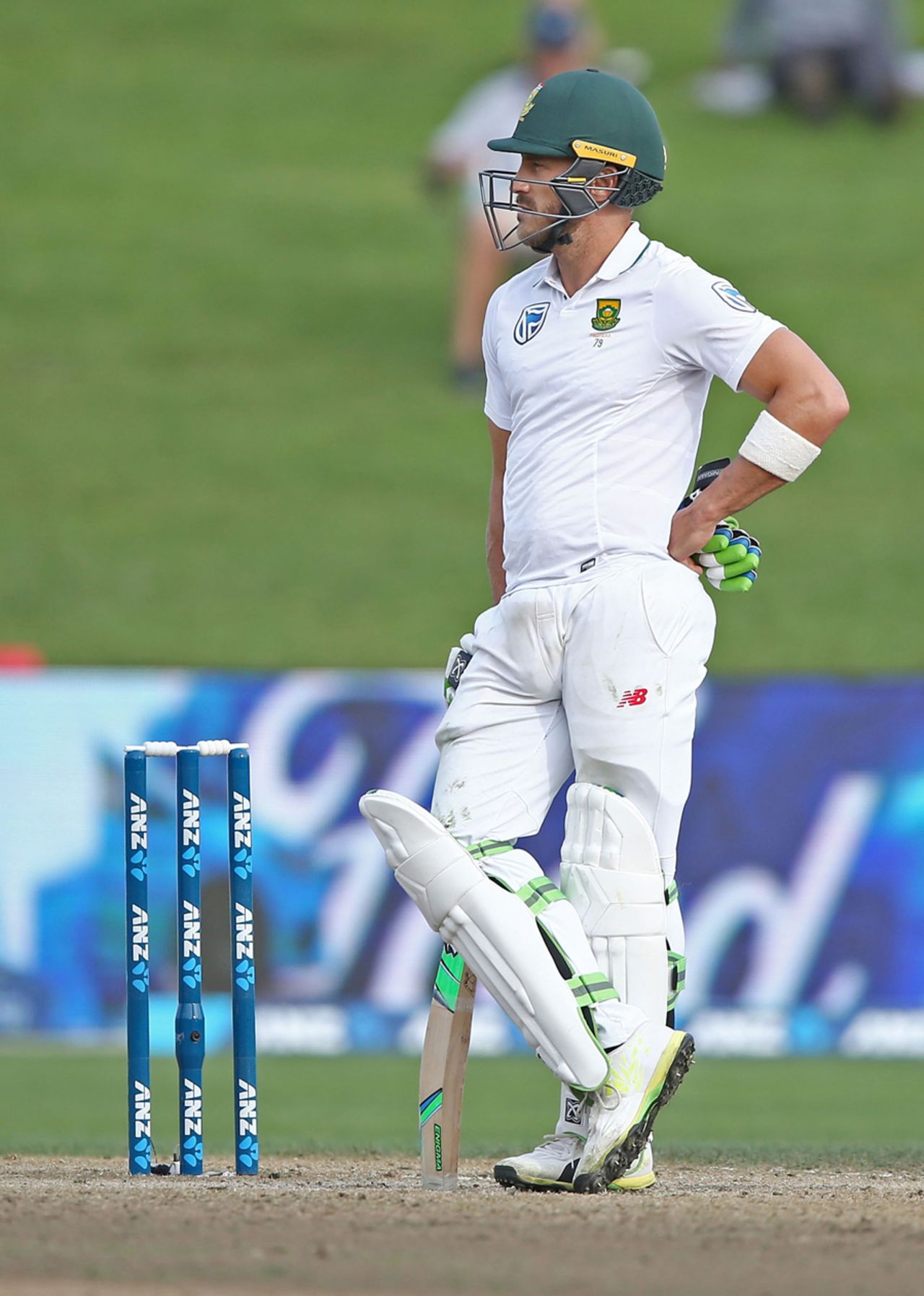 Faf du Plessis wears an anxious look after JP Duminy's dismissal, New Zealand v South Africa, 3rd Test, Hamilton, 4th day, March 28, 2017