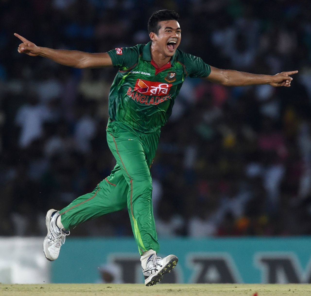 Taskin Ahmed is elated after taking a wicket, Sri Lanka v Bangladesh, 2nd ODI, Dambulla, March 28, 2017