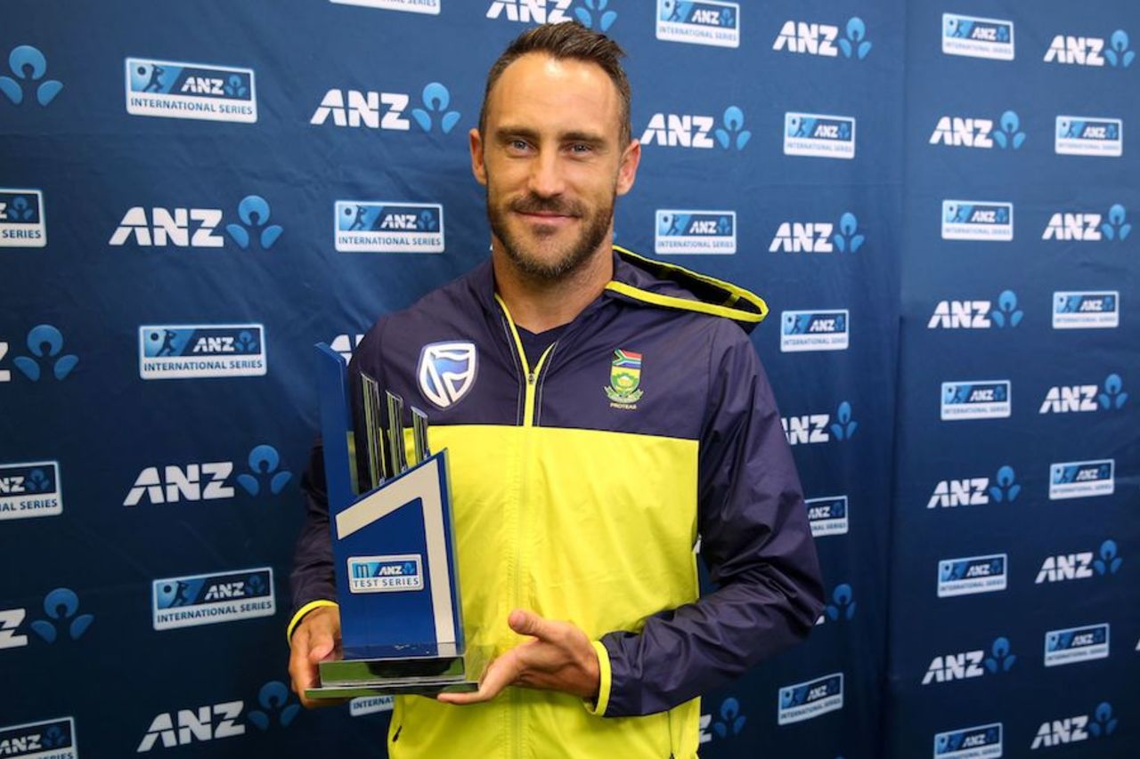 Faf du Plessis with the series trophy, New Zealand v South Africa, 3rd Test, Hamilton, 5th day, March 29, 2017