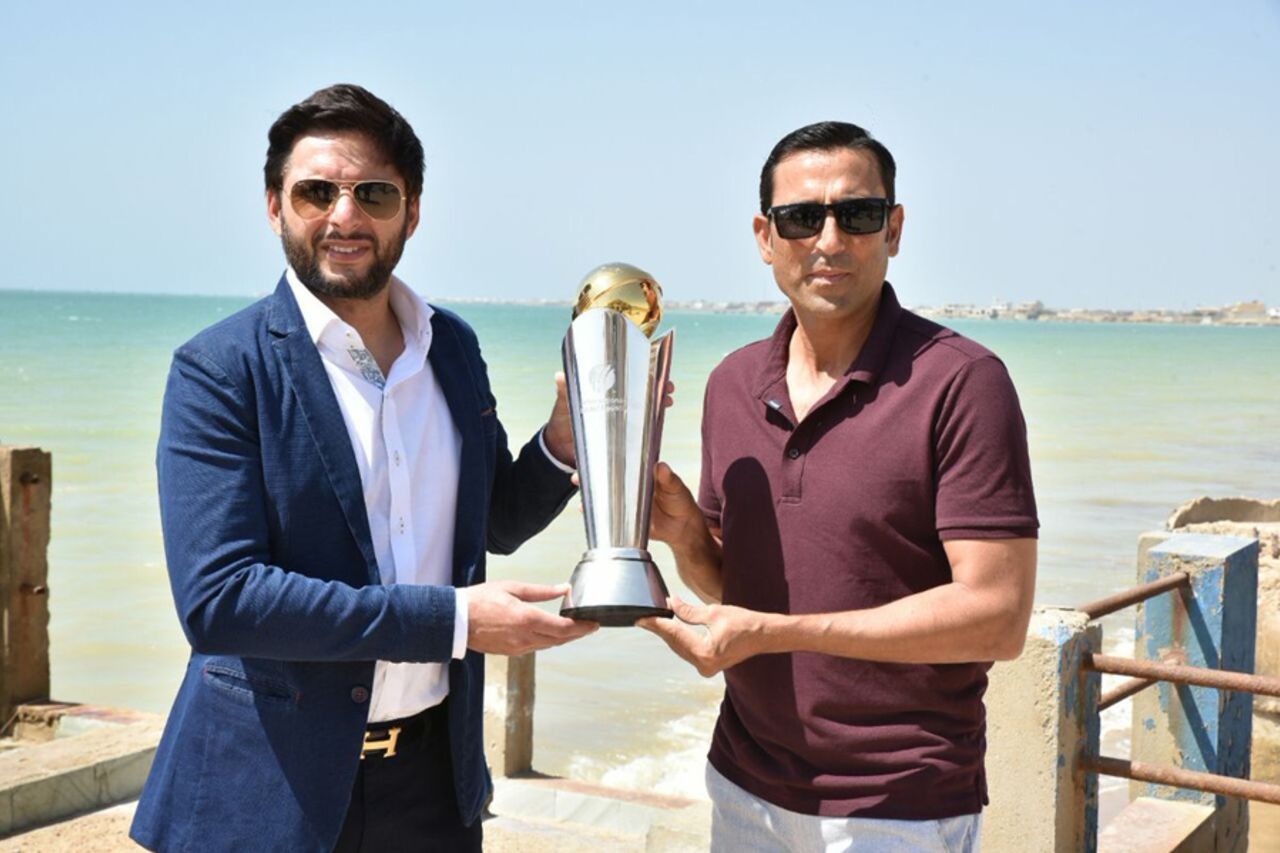 Shahid Afridi and Younis Khan unveiled the ICC Champions Trophy in Karachi, ICC Champions Trophy 2017, Karachi, March 30, 2017