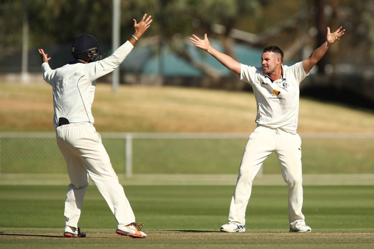 Jon Holland makes an appeal in the second innings, Victoria v South Australia, Sheffield Shield final, Alice Springs, 5th day, March 30, 2017