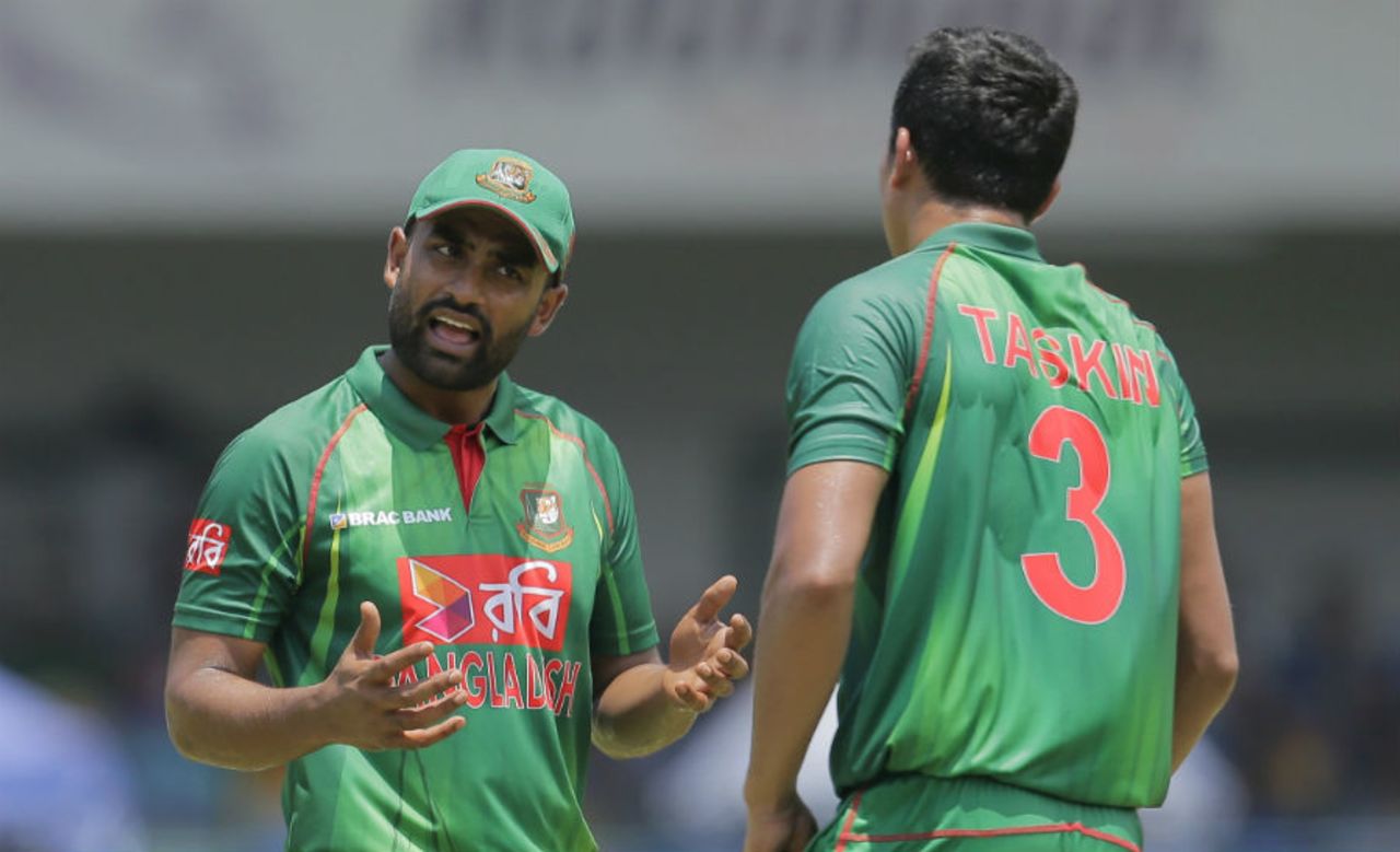 Tamim Iqbal and Taskin Ahmed were involved in an animated mid-pitch chat, Sri Lanka v Bangladesh, 3rd ODI, Colombo, April 1, 2017