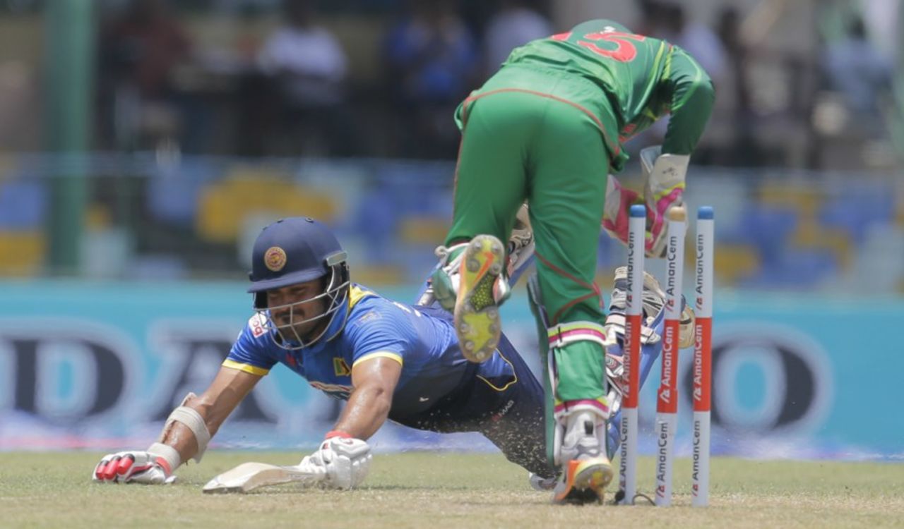 Mushfiqur Rahim catches Milinda Siriwardana short, Sri Lanka v Bangladesh, 3rd ODI, Colombo, April 1, 2017