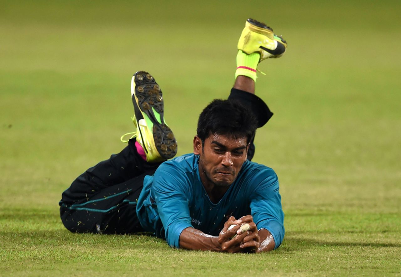 Mehedi Hasan puts in a dive to complete a catch, Colombo, April 3, 2017