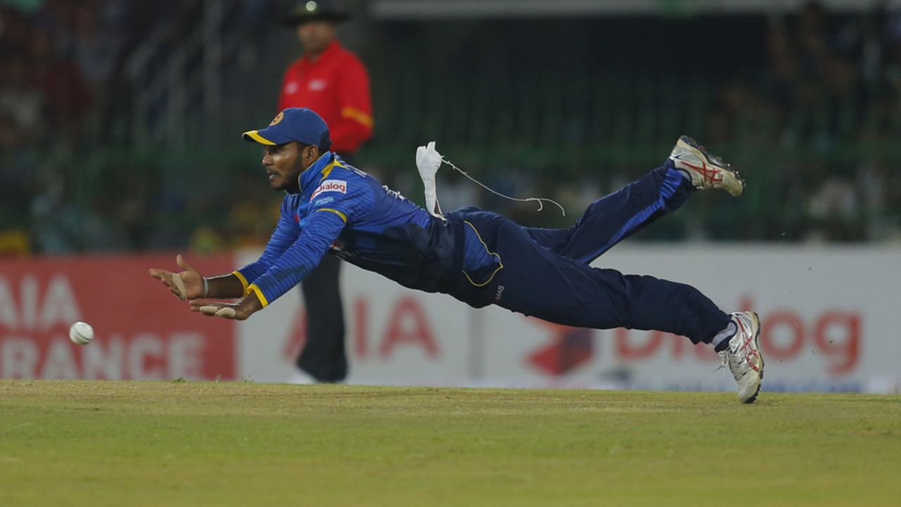Dilshan Munaweera has a shy at the stumps while levitating parallel to the ground, Sri Lanka v Bangladesh, 1st T20I, Colombo, April 4, 2017