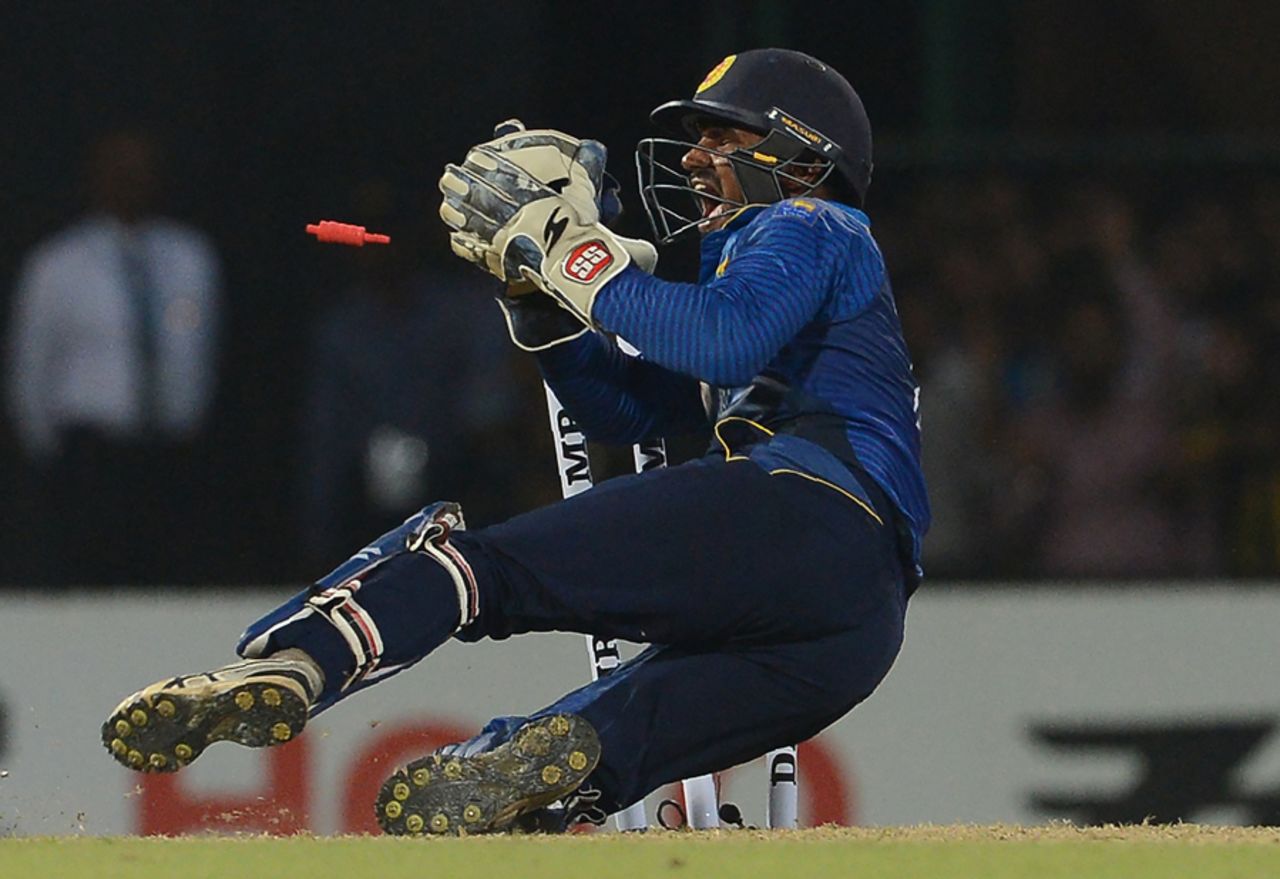 Kusal Perera whips off the bails on the way down, Sri Lanka v Bangladesh, 2nd T20I, Colombo, April 6, 2017