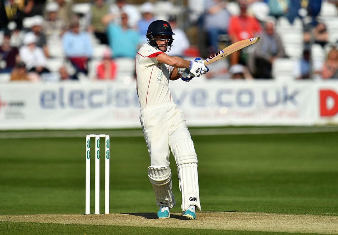 Dane Vilas pulls as he revives Lancashire's innings, Essex v Lancashire, Specsavers County Championship, 1st day, Chelmsford, April 7, 2017