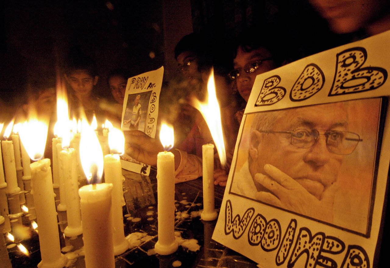 Pakistanis light candles in memory of Bob Woolmer, March 23, 2007, Karachi