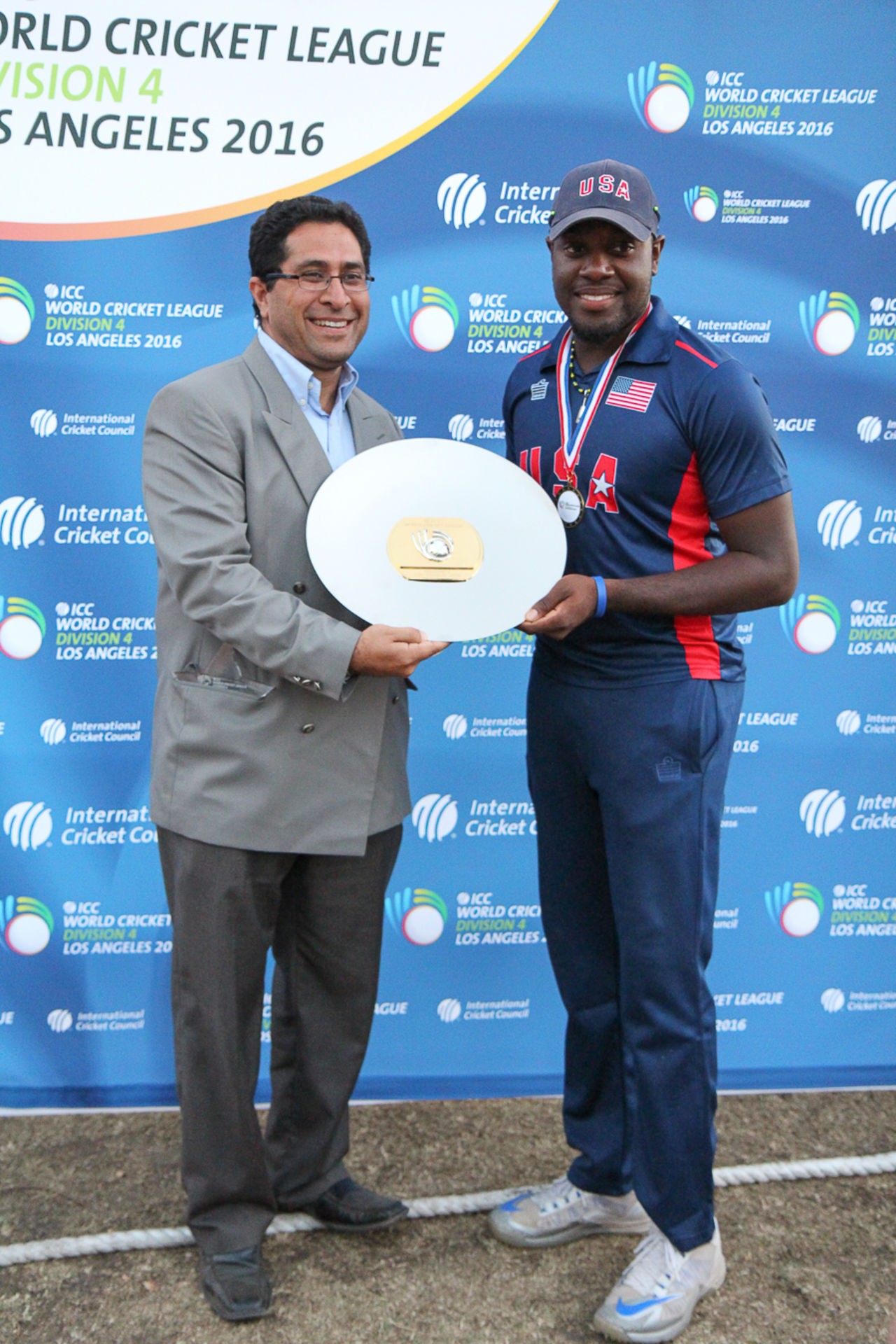 USA captain Steven Taylor accepts the WCL Division Four silver plate, USA v Oman, ICC World Cricket League Division Four Final, Los Angeles, November 5, 2016