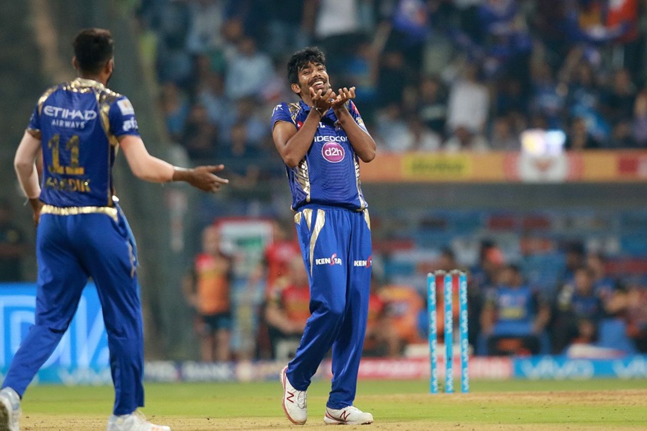 Jasprit Bumrah demonstrates his catching technique, Mumbai Indians v Sunrisers Hyderabad, IPL 2017, Mumbai, April 12, 2017