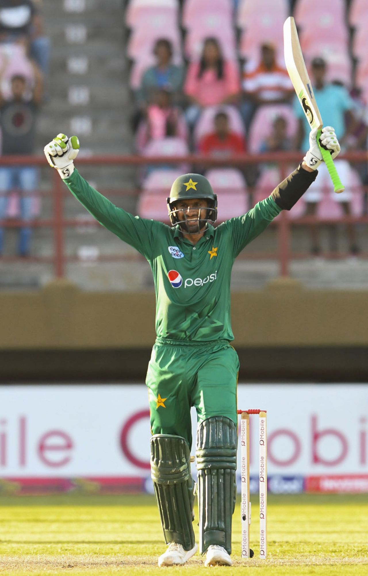 Shoaib Malik went to his hundred with a six from the final ball of the chase, West Indies v Pakistan, 3rd ODI, Providence, April 11, 2017