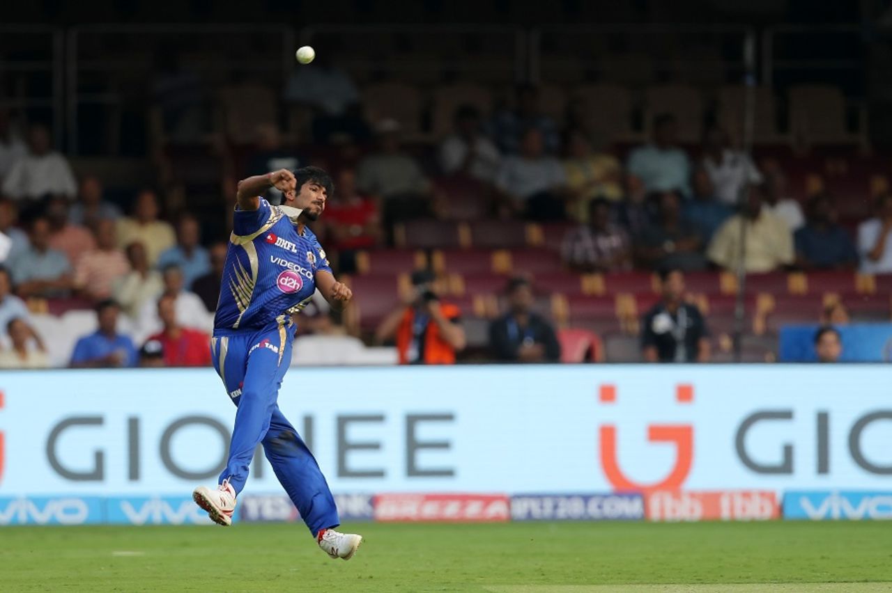 Jasprit Bumrah throws the ball, Royal Challengers Bangalore v Mumbai Indians, IPL 2017, Bangalore, April 14, 2017