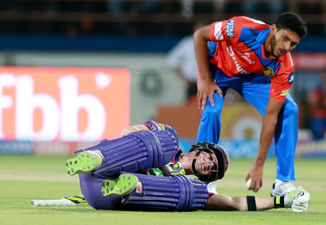 Steven Smith winces in pain after being struck on the ribs by a Basil Thampi short ball, Gujarat Lions v Rising Pune Supergiant, IPL, Rajkot, April 14, 2017
