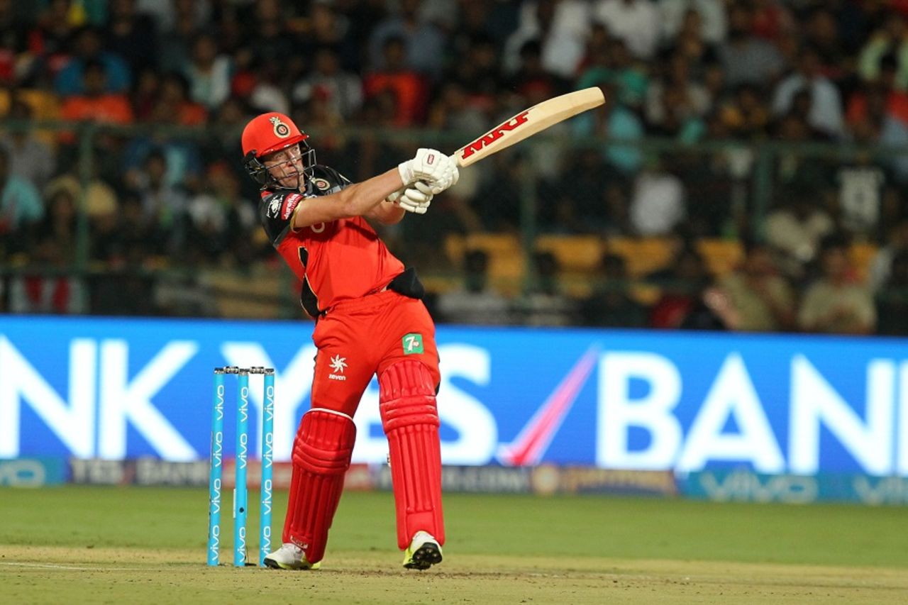 AB de Villiers lays into a pull shot, Royal Challengers v Rising Pune, IPL 2017, Bengaluru, April 16, 2017