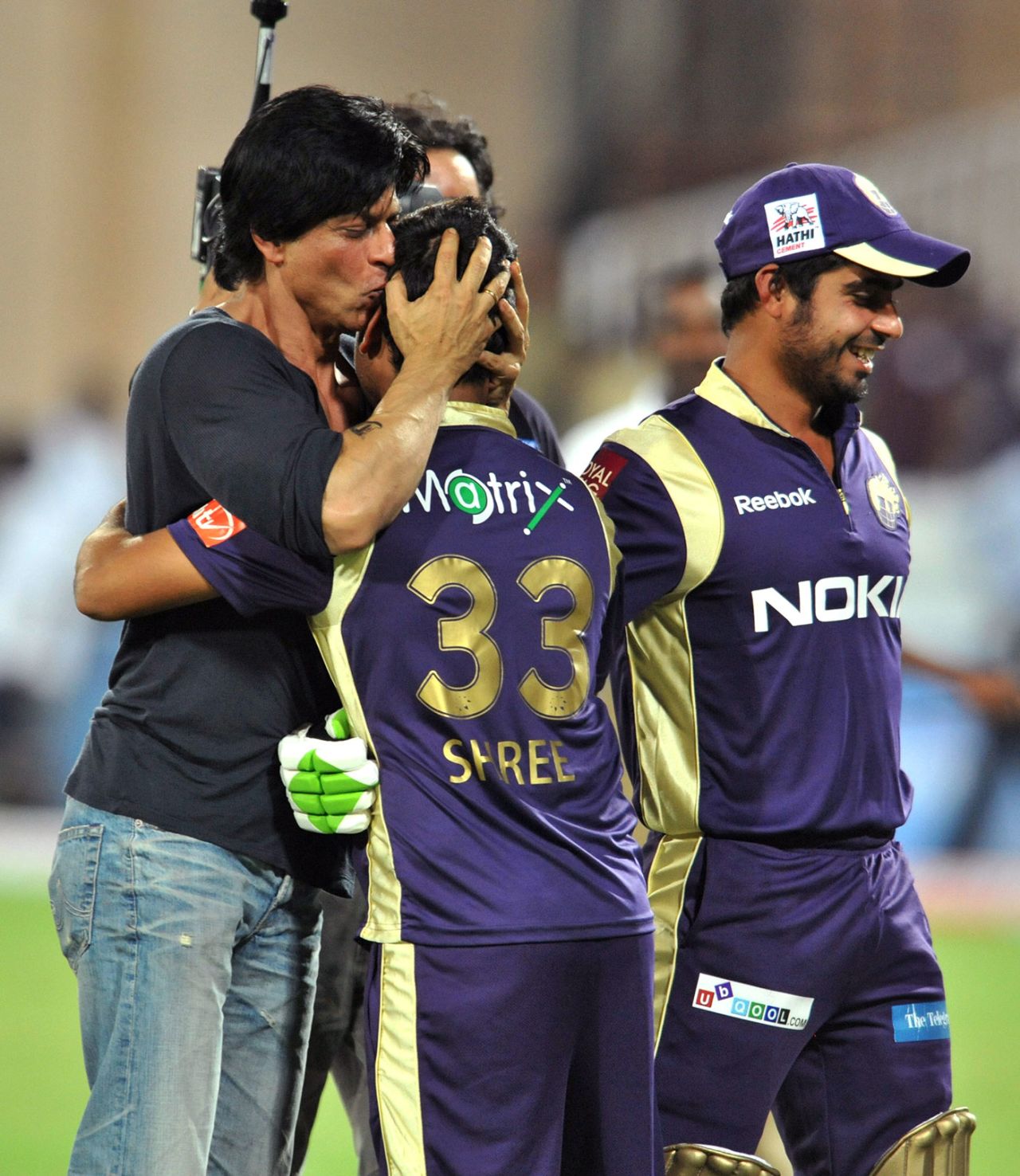 Shah Rukh Khan gives Shreevats Goswami a kiss, Kolkata Knight Riders v Somerset, CLT20 qualifier, Hyderabad, September 21, 2011