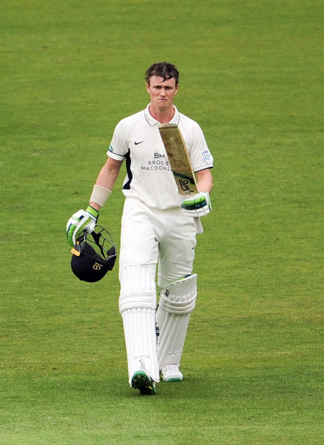 Nick Gubbins fell shortly after reaching his hundred, Middlesex v Essex, County Championship, Division One, Lord's, 1st day