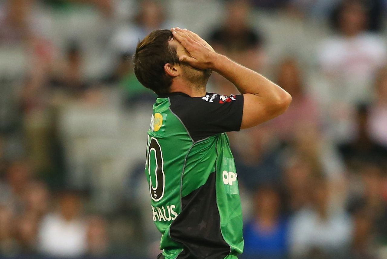 Ben Hilfenhaus reacts after an appeal is turned down, Melbourne Stars v Perth Scorchers, BBL semi-final, Melbourne, January 22, 2016