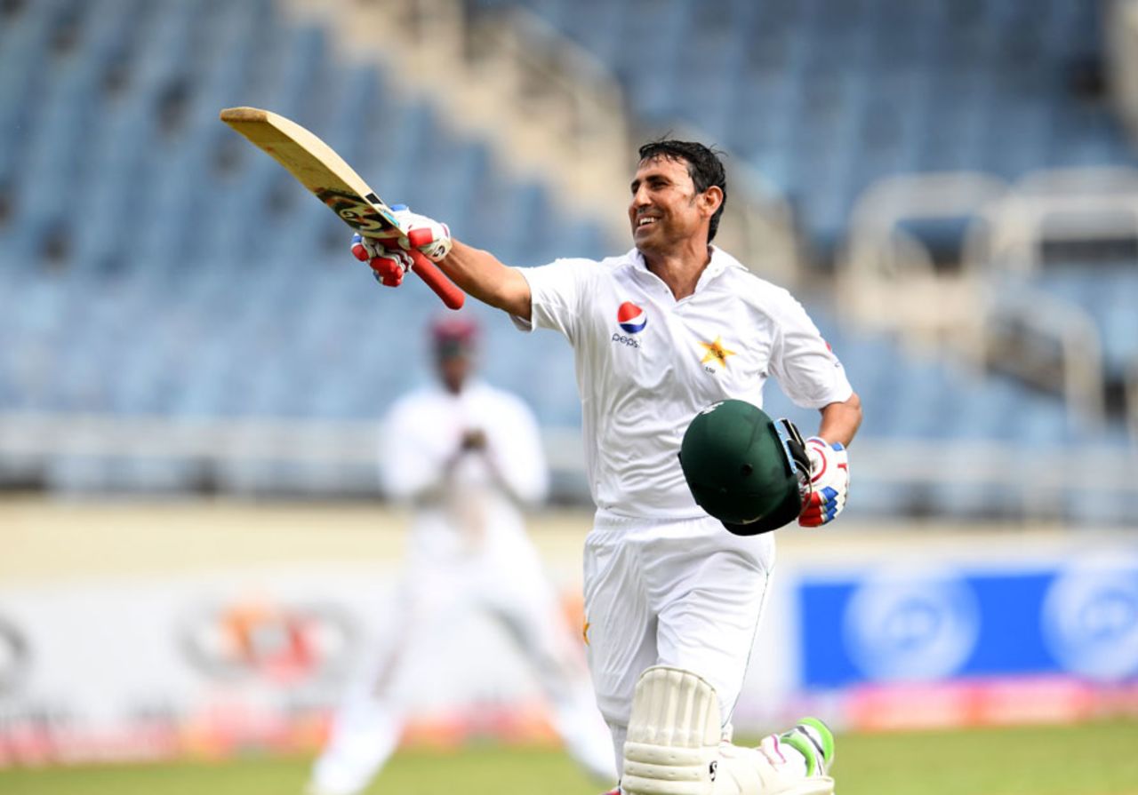 Younis Khan completes his 10,000th run in Test cricket, West Indies v Pakistan, 1st Test, Jamaica, 3rd day, April 23, 2017