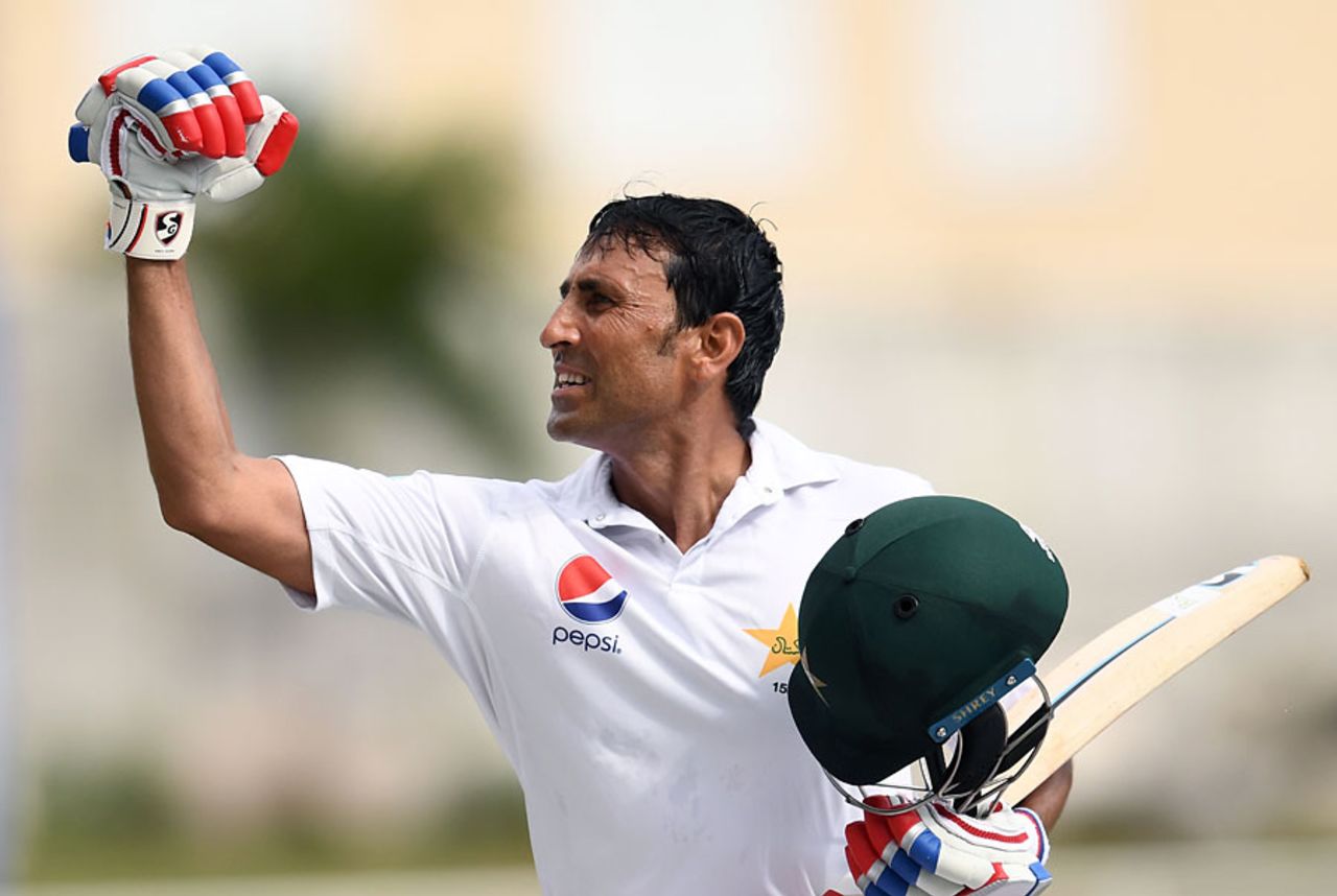 Younis Khan punches the air on reaching 10,000 runs, West Indies v Pakistan, 1st Test, Jamaica, 3rd day, April 23, 2017