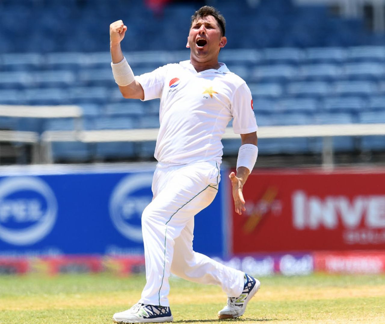 Yasir Shah celebrates his ninth Test five-for, West Indies v Pakistan, 1st Test, Jamaica, 5th day, April 25, 2017