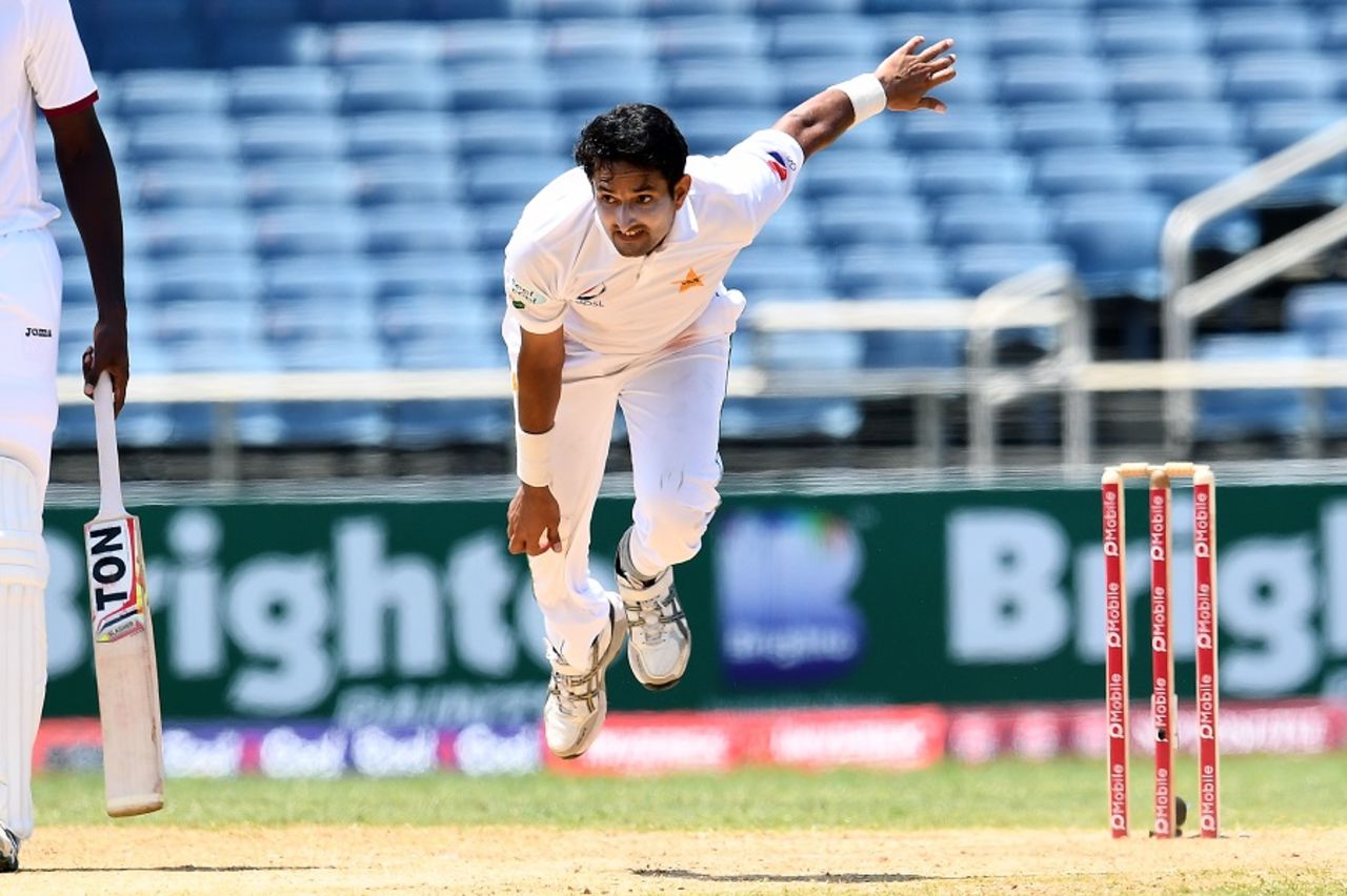 Mohammad Abbas bends his back, West Indies v Pakistan, 1st Test, Jamaica, 5th day, April 25, 2017