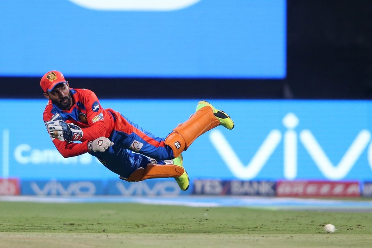 Dinesh Karthik tries to release the ball quickly, Royal Challengers Bangalore v Gujarat Lions, IPL 2017, Bengaluru, April 27, 2017