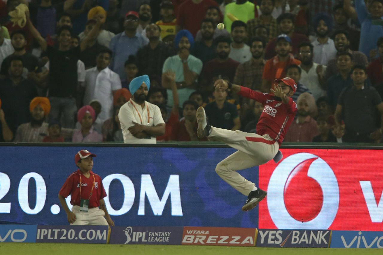 Manan Vohra plucked the ball out of thin air and pushed it back into the field of play before tumbling outside the boundary, Kings XI Punjab v Sunrisers Hyderabad, IPL 2017, Mohali, April 28, 2017