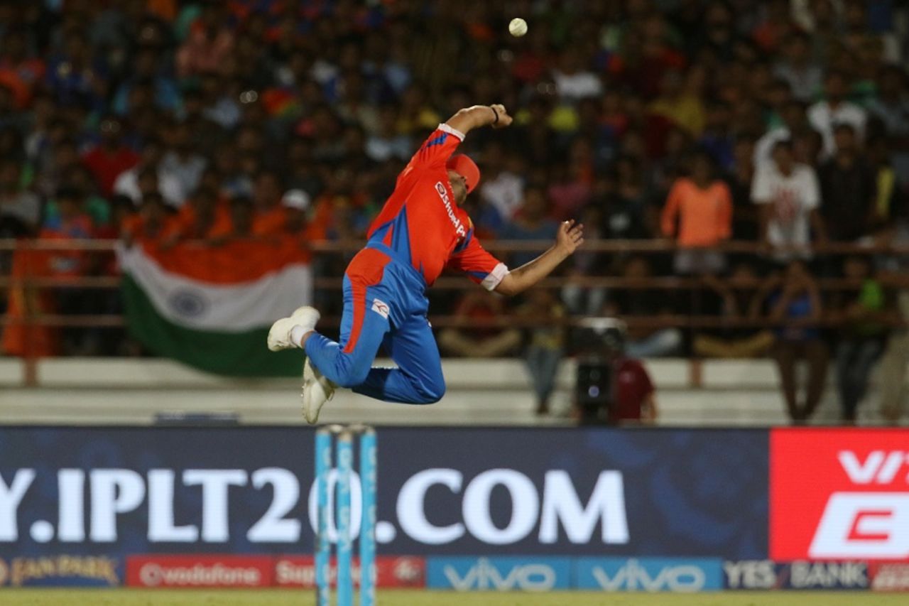 Suresh Raina attempts a valiant attempt at a catch, Gujarat Lions v Mumbai Indians, IPL, Rajkot, April 29, 2017