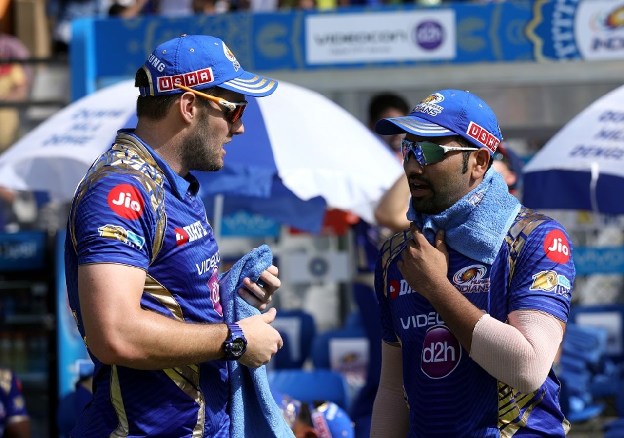 Mitchell McClenaghan and Rohit Sharma find ways to deal with the heat, Mumbai Indians v Royal Challengers Bangalore, IPL 2017, Mumbai, May 1, 2017