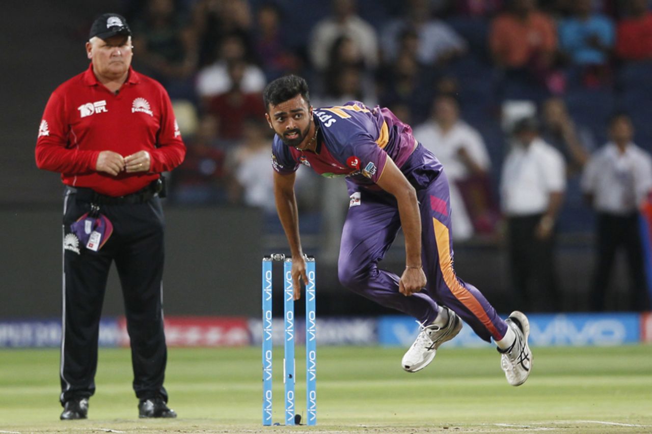 Jaydev Unadkat delivers the ball, Rising Pune Supergiant v Gujarat Lions, IPL 2017, Pune, May 1, 2017
