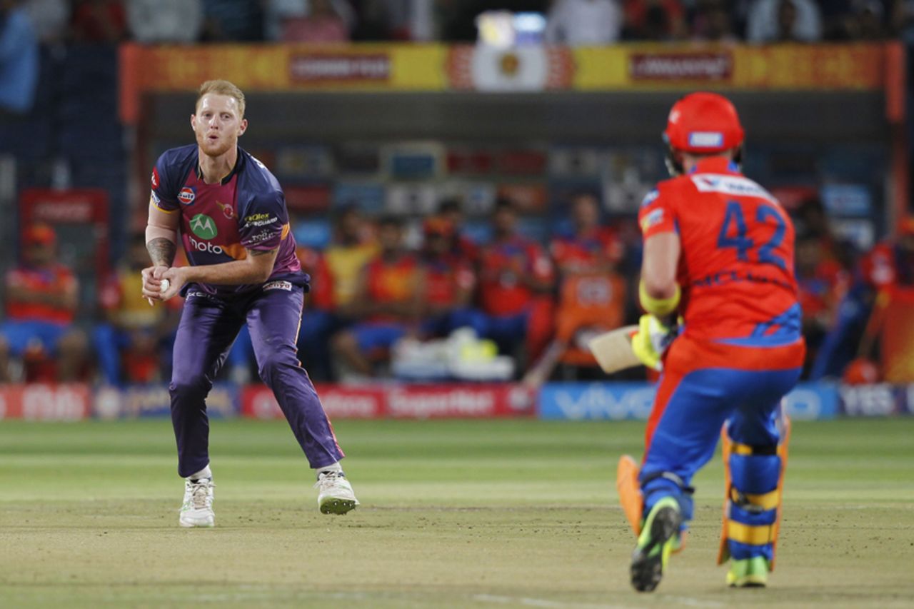 Ben Stokes fields off his own bowling against Brendon McCullum, Rising Pune Supergiant v Gujarat Lions, IPL 2017, Pune, May 1, 2017