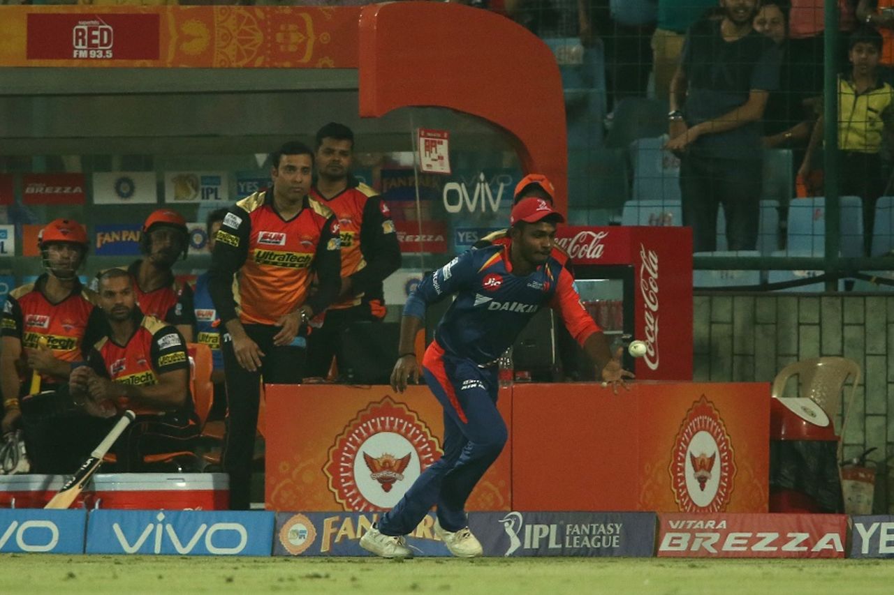 The Sunrisers Hyderabad camp look on in anticipation as Sanju Samson fumbles a catch, Delhi Daredevils v Sunrisers Hyderabad, IPL 2017, Delhi, May 2, 2017
