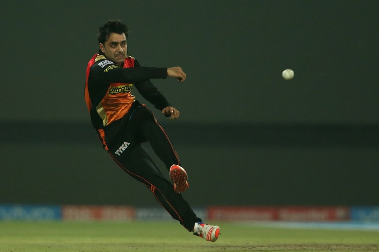 Rashid Khan was quick to release the ball, Delhi Daredevils v Sunrisers Hyderabad, IPL 2017, Delhi, May 2, 2017