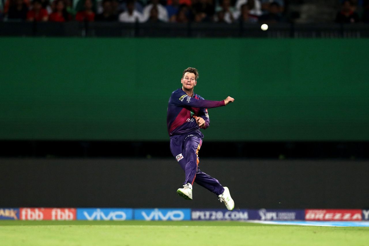 Steven Smith cleans up in the outfield, Kolkata Knight Riders v Rising Pune Supergiant, IPL 2017, Kolkata, May 3, 2017